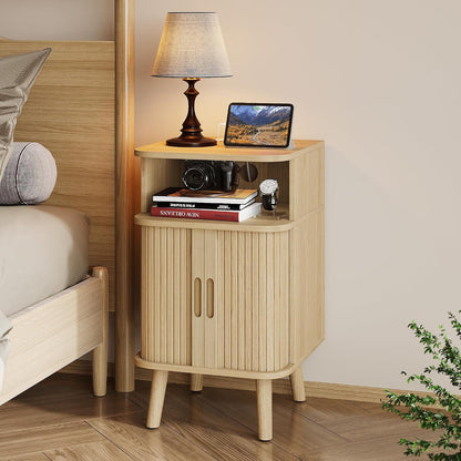 Alohappy Fluted Nightstands Set of 2 with Charging Station, Mid Century Modern Bedside Tables with Sliding Tambour Doors, Curved Wood End Table with Storage for Bedroom, Living Room, Natural Oak